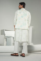 Elaris – Ivory Maple Regalia Waistcoat