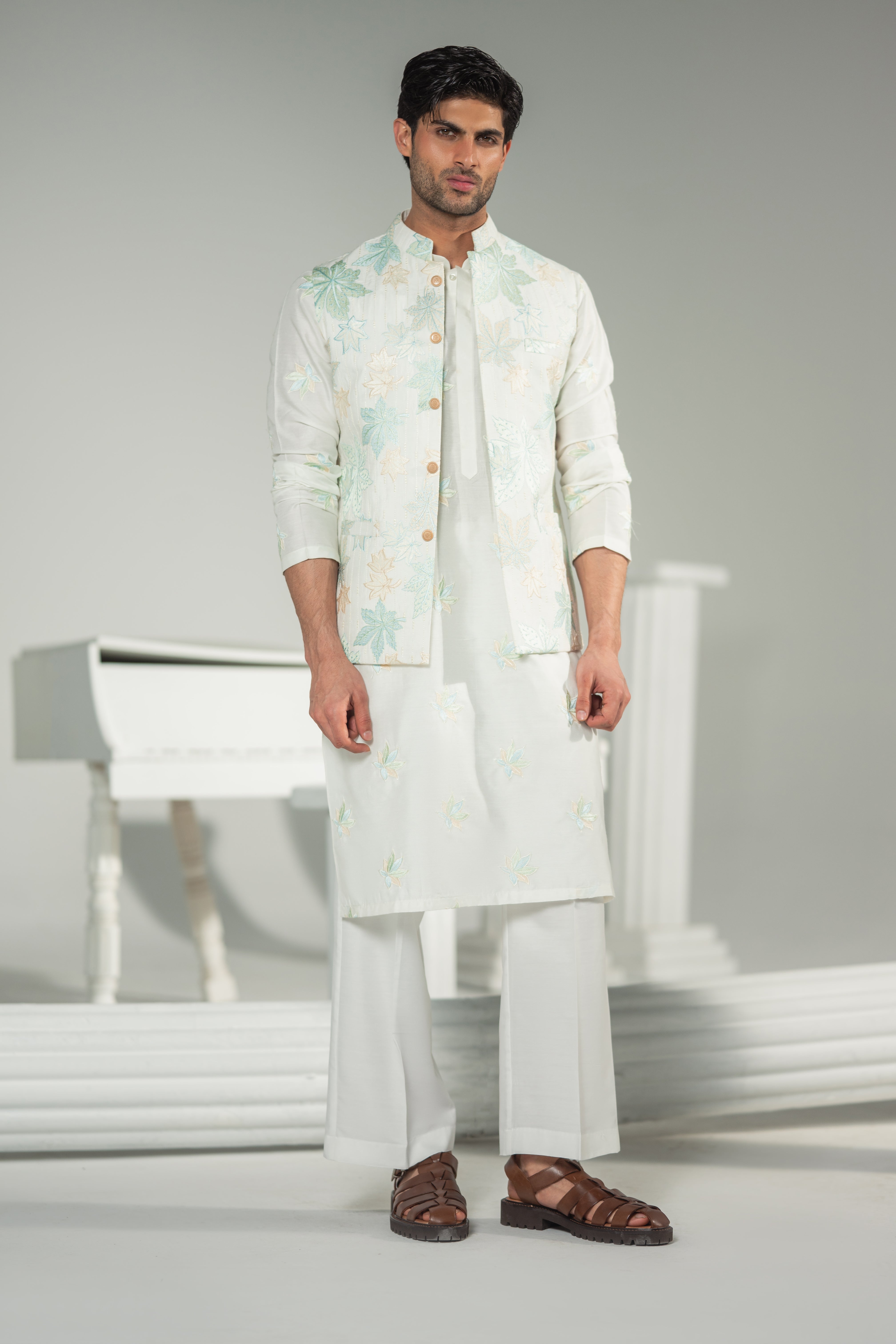 Elaris – Ivory Maple Regalia Waistcoat