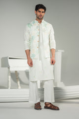 Elaris – Ivory Maple Regalia Waistcoat