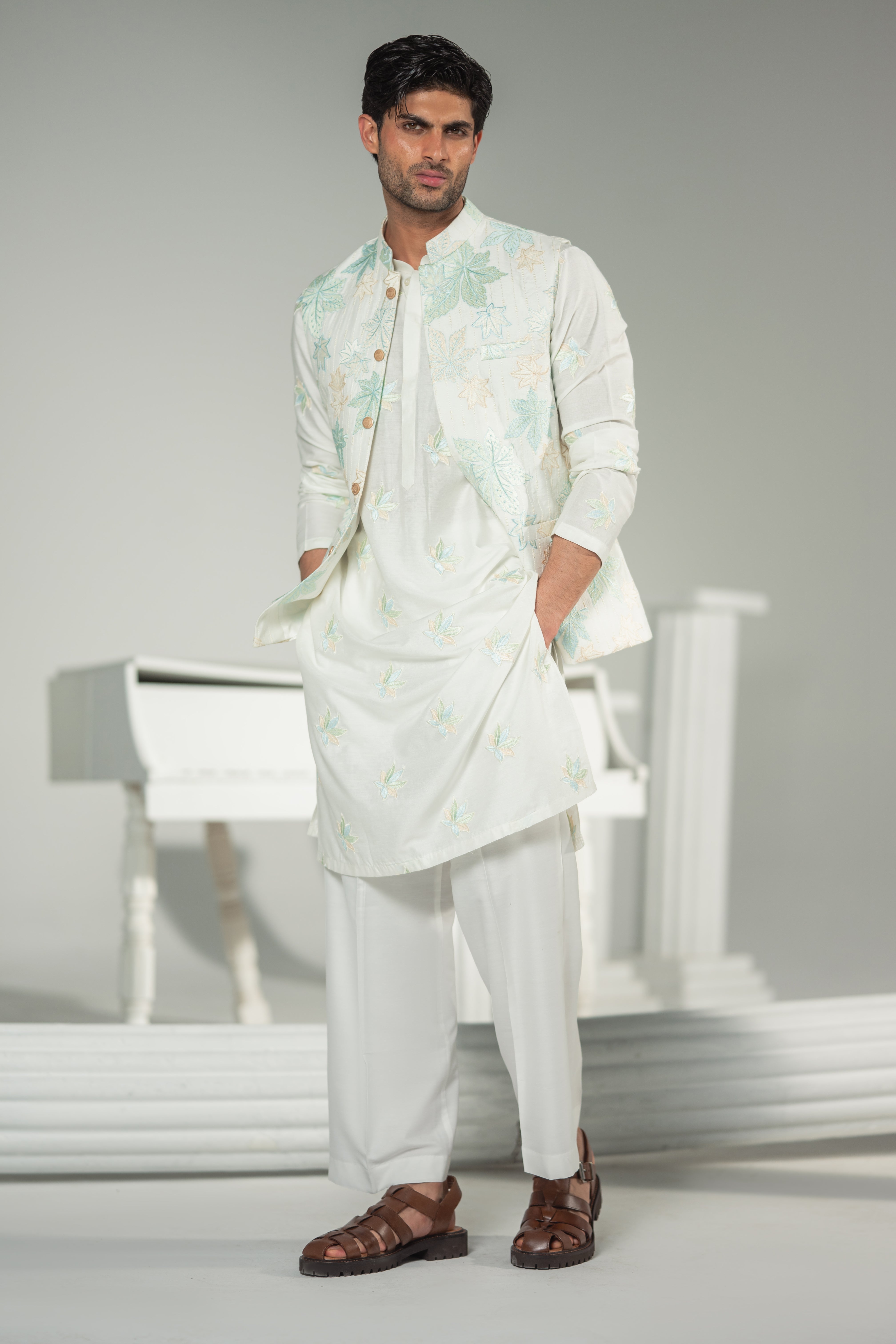 Elaris – Ivory Maple Regalia Waistcoat