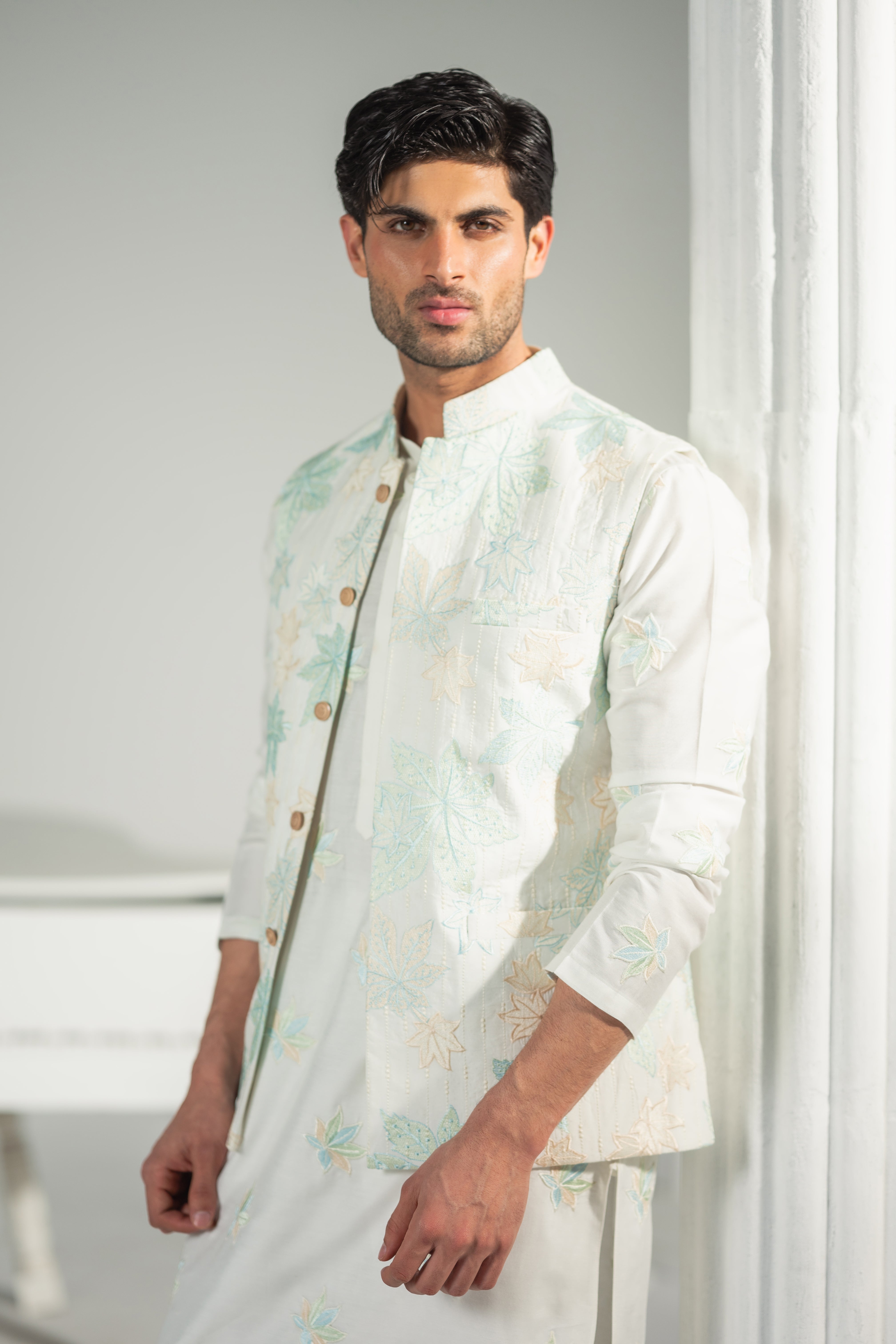 Elaris – Ivory Maple Regalia Waistcoat