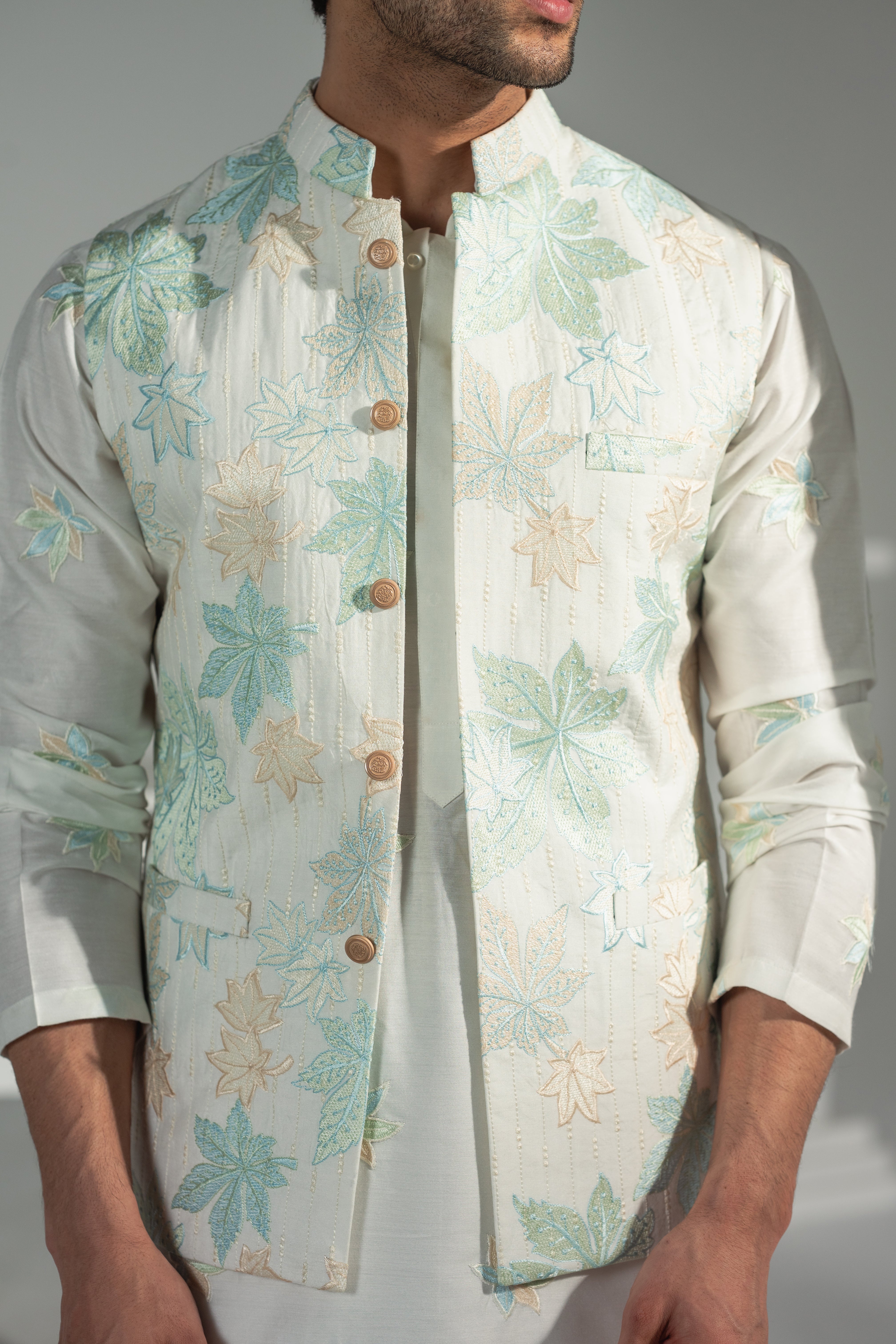 Elaris – Ivory Maple Regalia Waistcoat