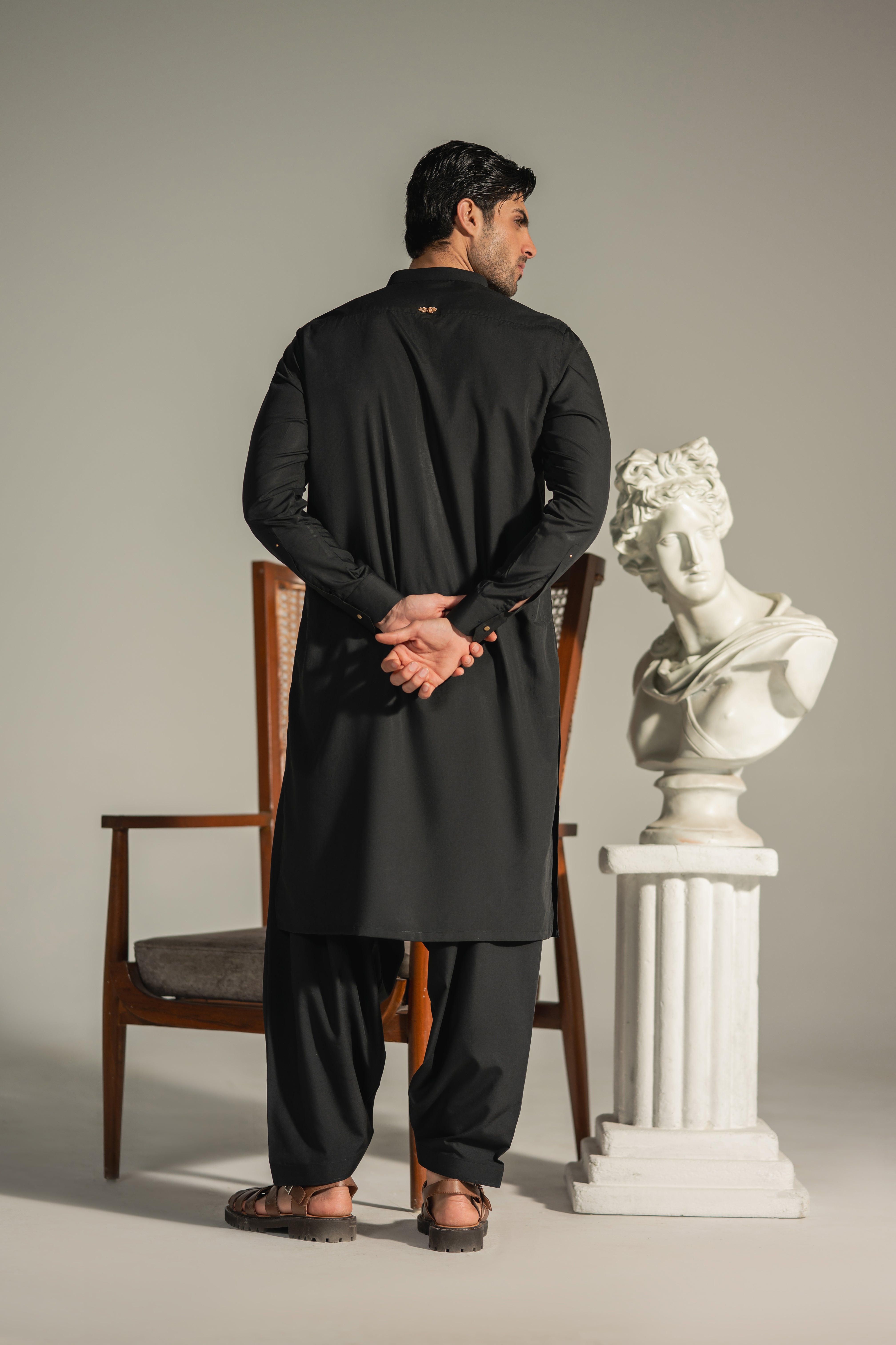 Azlan – Noir Sovereign Shalwar Kameez
